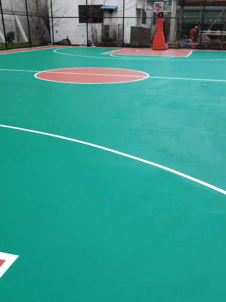 薛城 球场长期使用易出现地面开裂